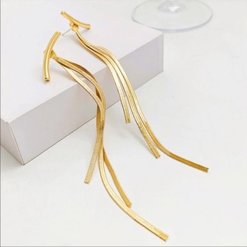 NEW 18K GOLD LONG TASSEL ARC EARRINGS, NICE EARRINGS, CUTE EARRINGS. - Picture 4 of 7